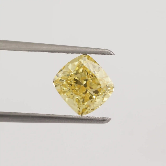 2,19 Karat Kissenförmiger, im Labor hergestellter Diamant