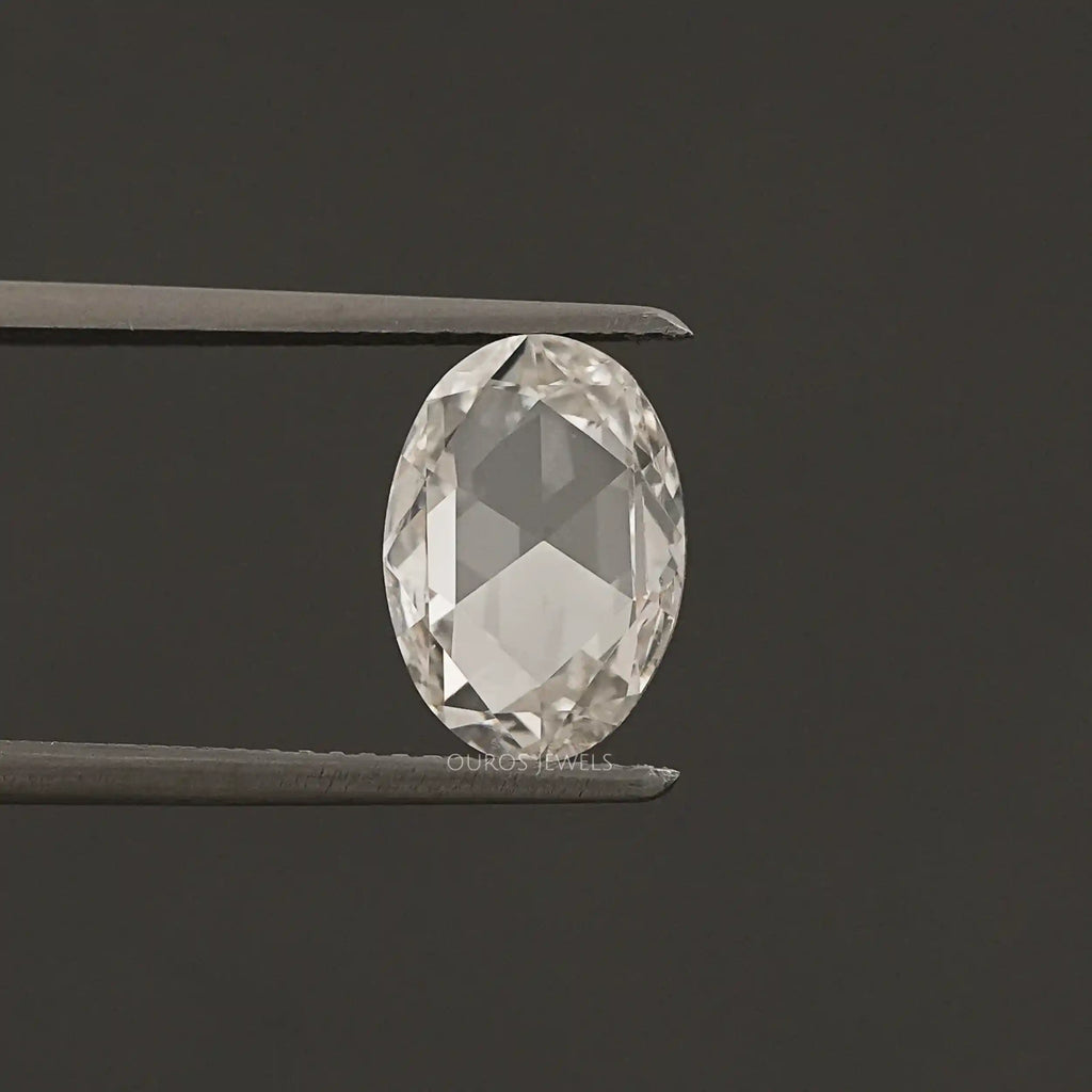 Antiker, ovaler, im Labor hergestellter Diamant im Rosenschliff