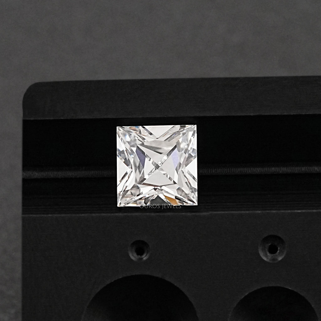 Quadratischer, im französischen Stil hergestellter Diamant 