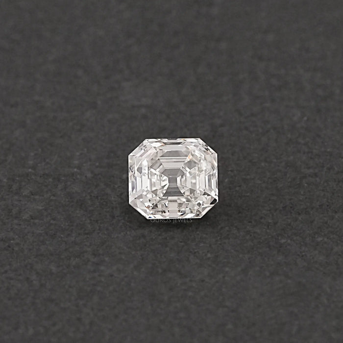 Alter Minen-Diamant im Asscher-Schliff, im Labor gezüchtet