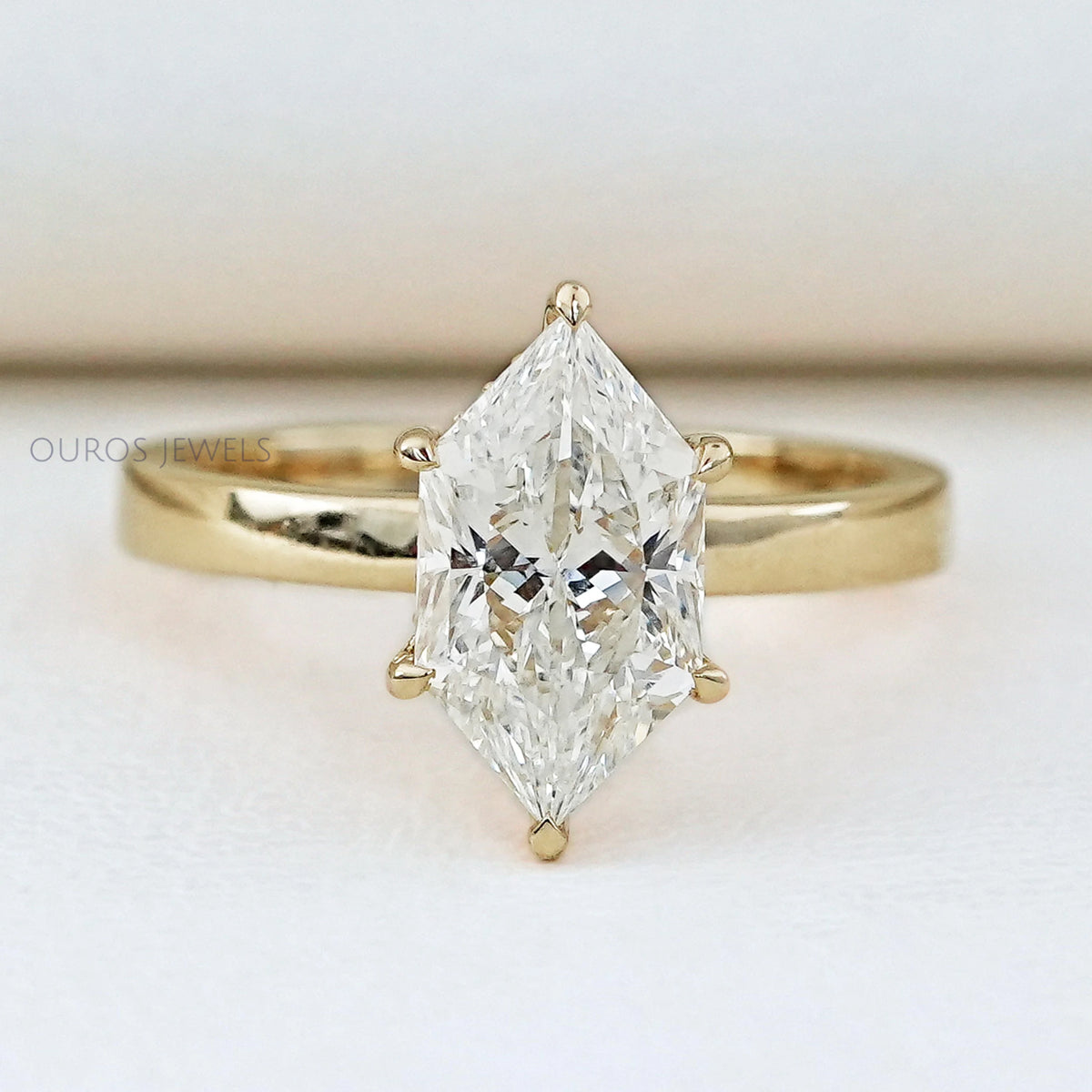 Bague avec lunette en argent massif 925 de forme ronde avec griffes et 6 mm avec zirconium, idéale pour le travail de la résine. Zircon toutes les couleurs disponibles. - France
