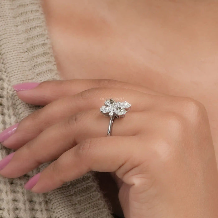Einzigartiger floraler Ring mit Oliven- und Birnenschliff und Halo-Lab-Diamant