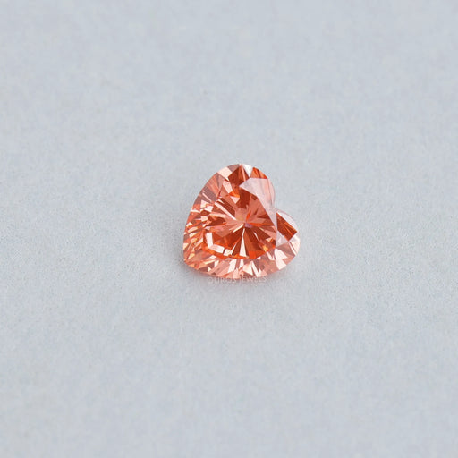 0,90 Karat leuchtend rosa, im Herzschliff im Labor gezüchteter Diamant