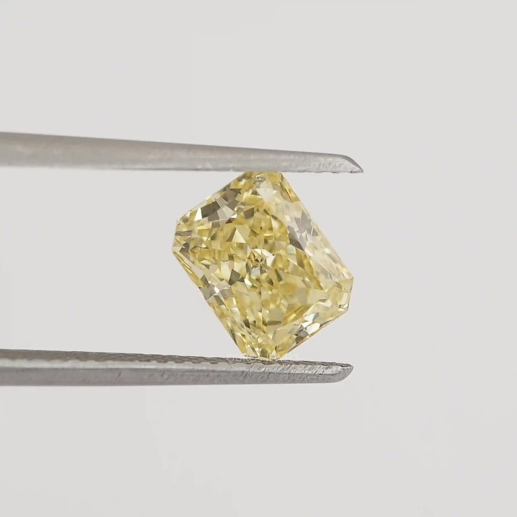 Fancy Yellow Radiant Cut Laborgeschaffener Diamant