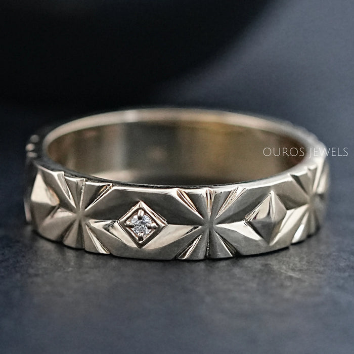 Engraving Men's Wedding Band With Diamond