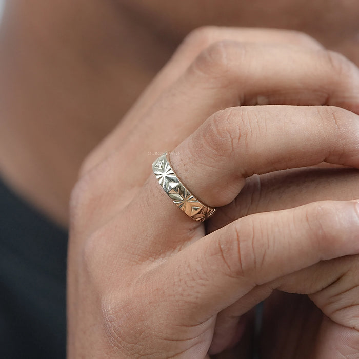 Engraving Men's Wedding Band With Diamond