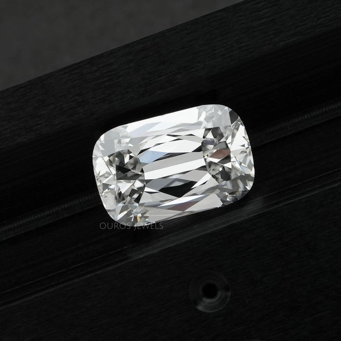 Modifizierter, im Kissenschliff gefertigter Diamant aus Laborzucht