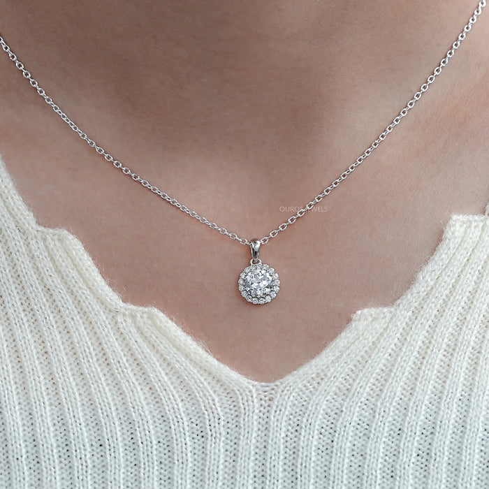 OEC Round Cut Halo Diamond Pendant