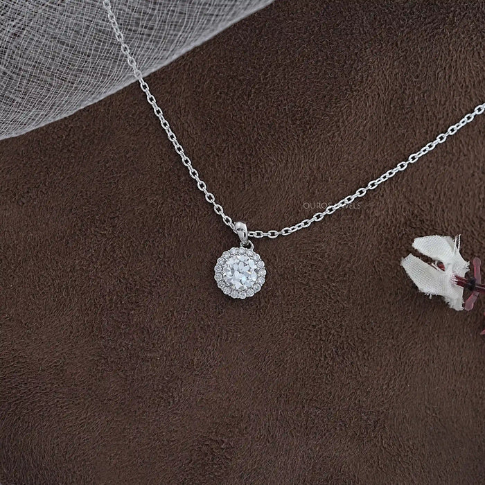 OEC Round Cut Halo Diamond Pendant