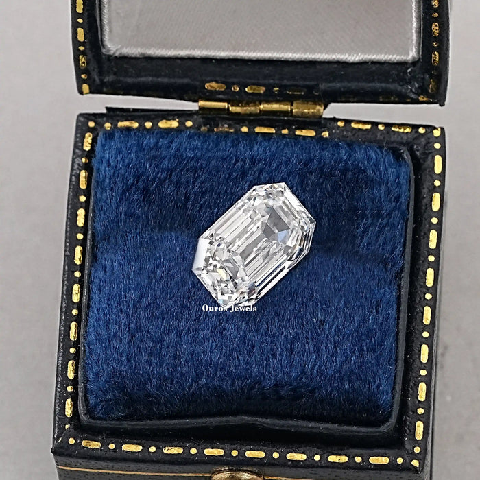 Smaragdform im Altschliff mit zertifiziertem Diamanten 