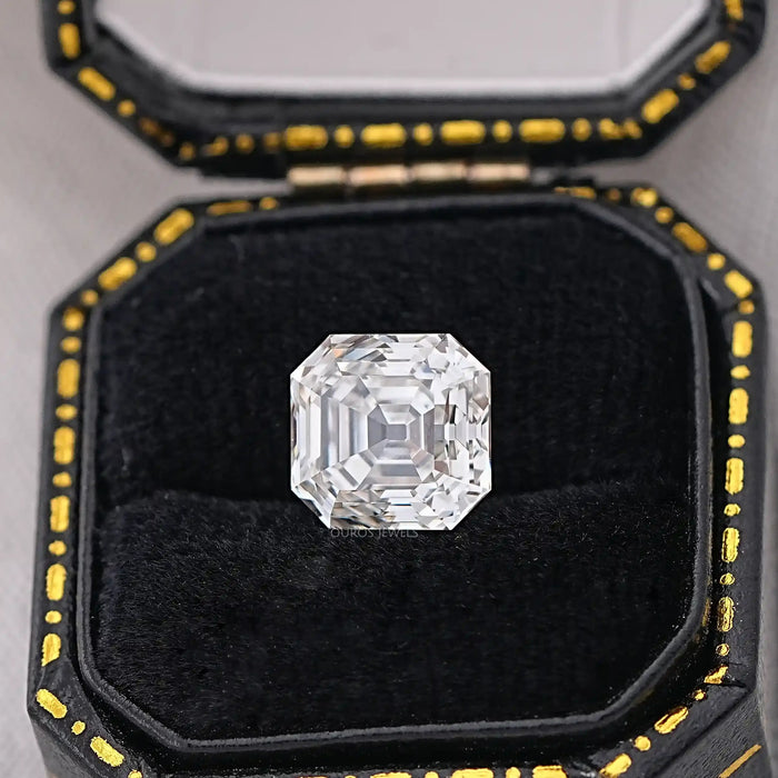 Alter Minen-Diamant im Asscher-Schliff, im Labor gezüchtet