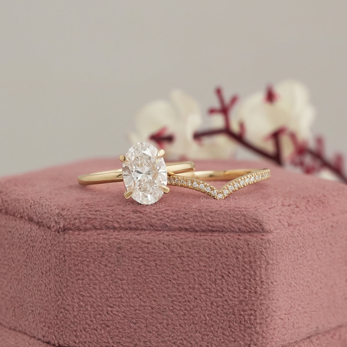 Oval Cut Diamond Curved Bridal Ring Set — Ouros Jewels