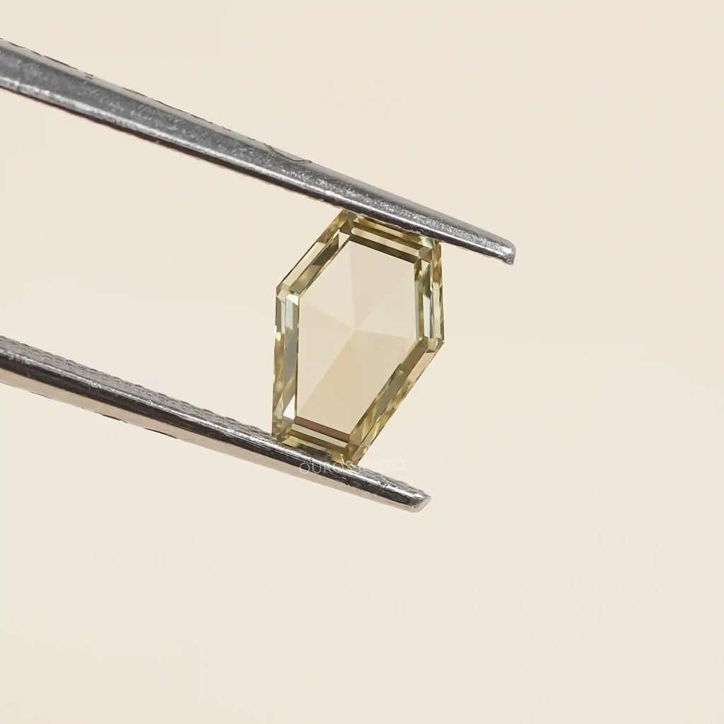 Gelber Diamant im Kalbskopfschliff aus Laborzucht