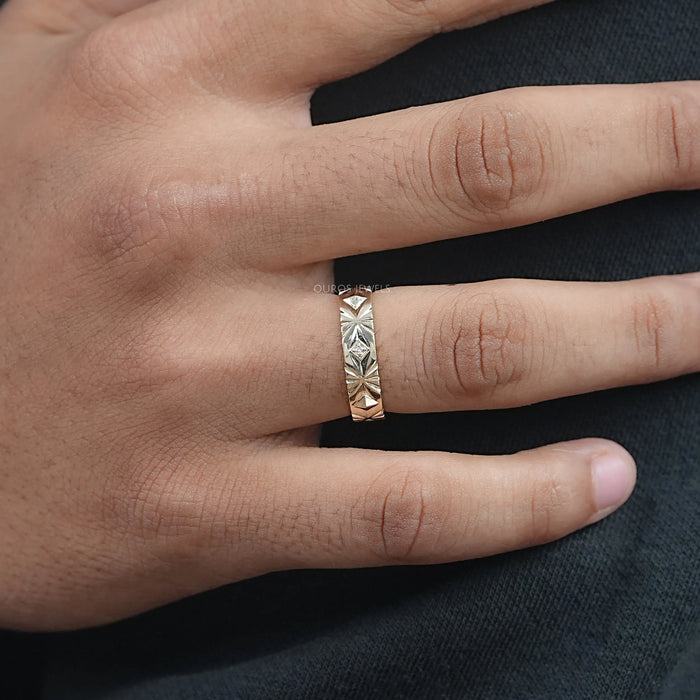 Engraving Men's Wedding Band With Diamond