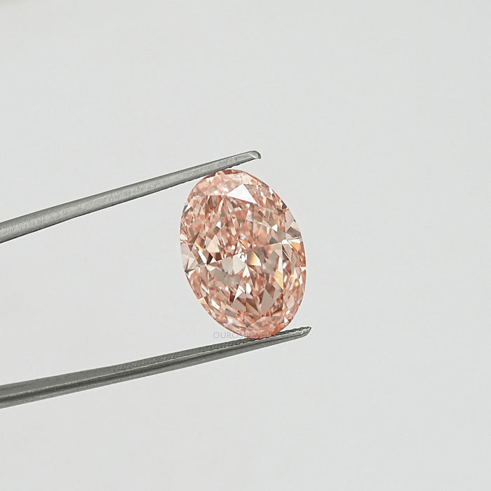 Stunning oval cut loose diamond holded with tweezer 