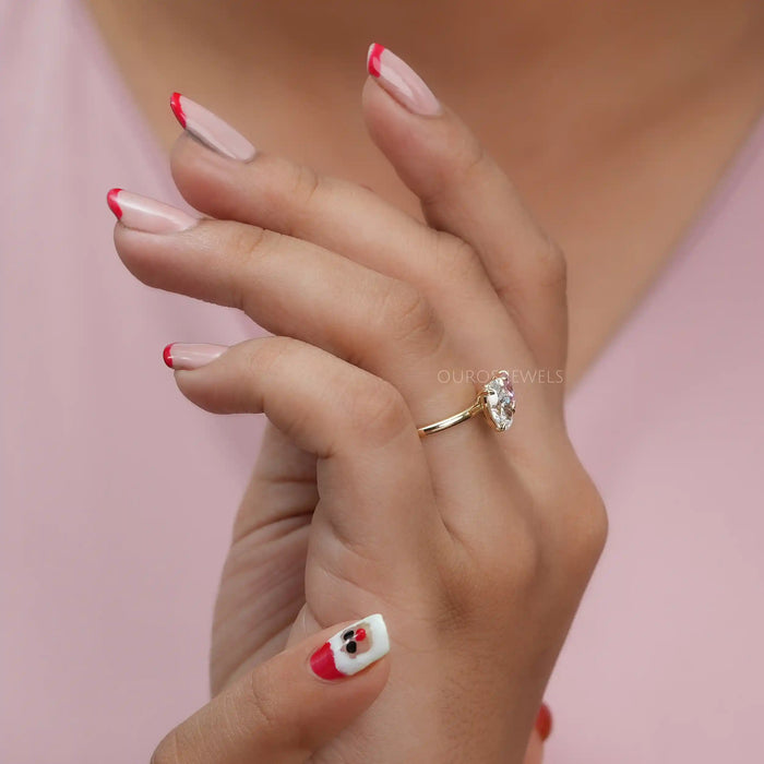 Women wearing toi moi diamond engagement ring