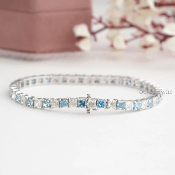 Get the Perfect Blue Topaz Bracelets | GLAMIRA.in