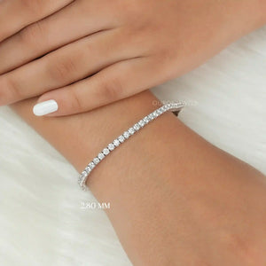 [A Women wearing Round Tennis Bracelet]-[Ouros Jewels]