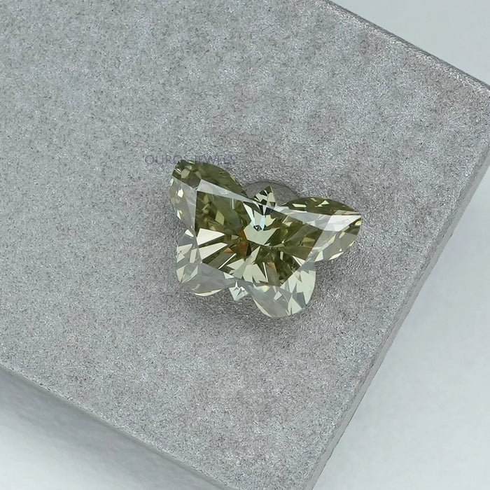 0,52 Karat grüner Schmetterlingsdiamant im Laborgezüchteter Diamant