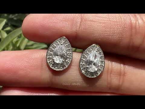 14kt white gold diamond stud earrings
